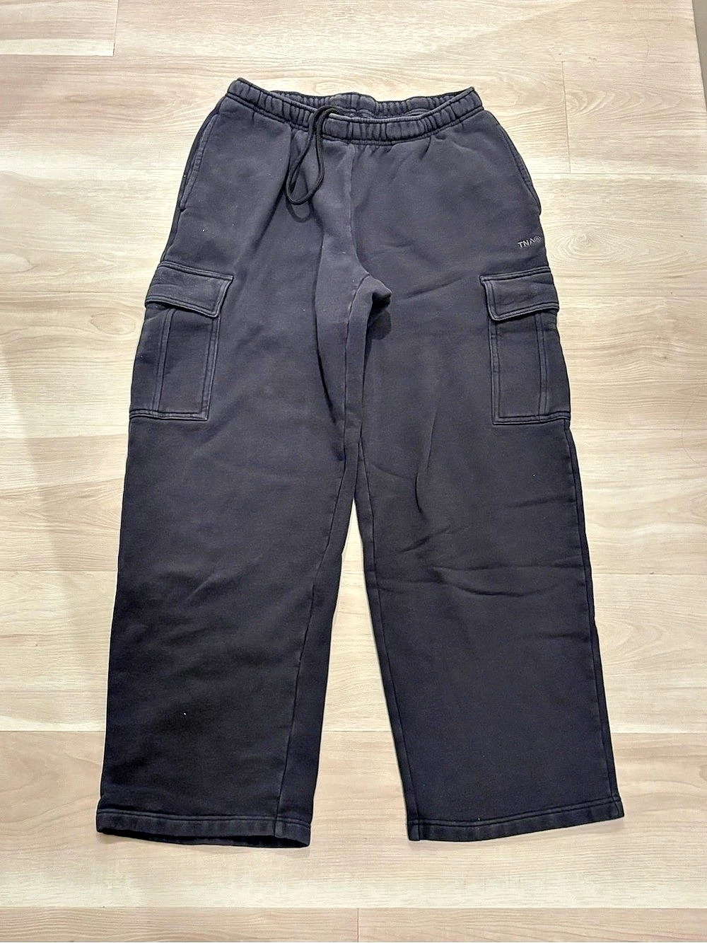 Aritzia TNA Cozy Sweatfleece Mega Cargo™ Sweatpant Kids Cargo Pants in Black Siz